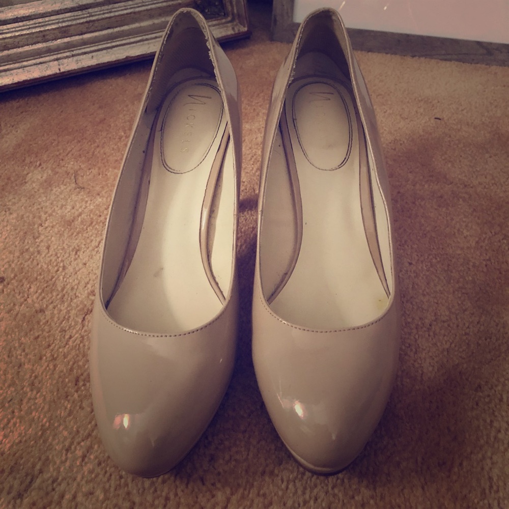Hardly Worn Tan Patent Leather Pumps